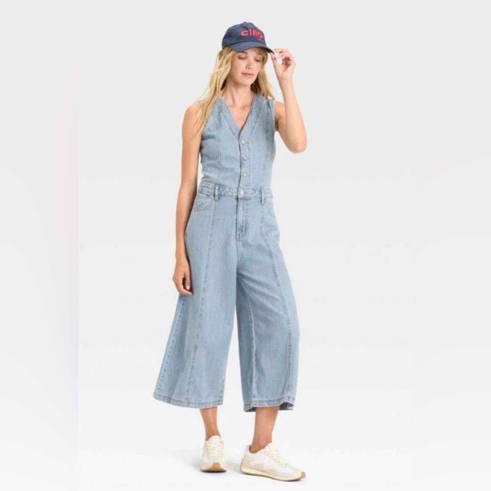NEW Universal Thread - Women's Cropped Sleeveless Denim Jumpsuit - Light Wash
